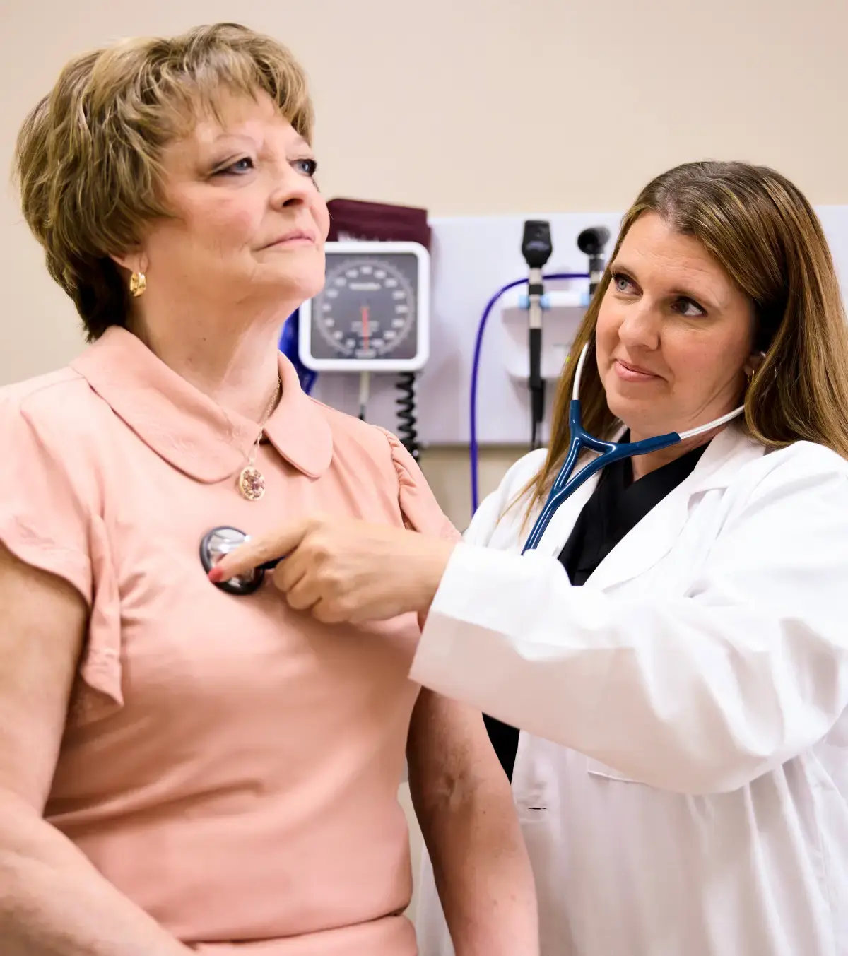 Healthcare practitioner giving her patient a checkup.