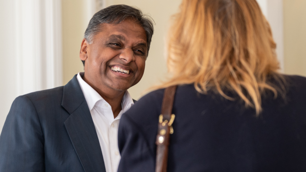 Danny Avula in conversation with an attendee at the Marathon Health Richmond forum.